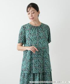 Leilian PLUS HOUSE / レリアンプラスハウス シャツ・ブラウス | フラワー柄クルーネックブラウス