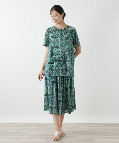 Leilian PLUS HOUSE / レリアンプラスハウス シャツ・ブラウス | フラワー柄クルーネックブラウス | 詳細1