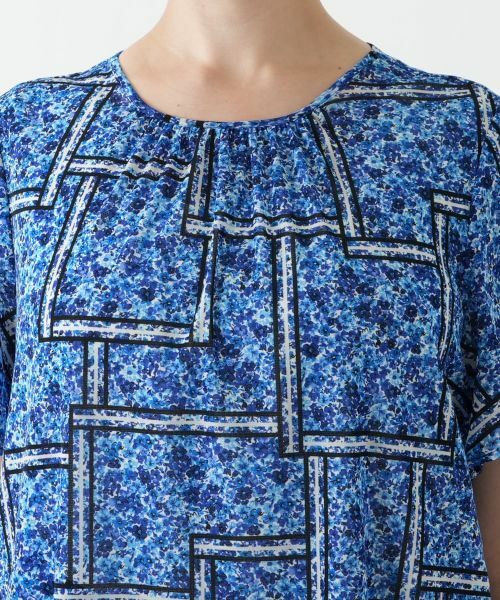 Leilian PLUS HOUSE / レリアンプラスハウス シャツ・ブラウス | フラワー柄クルーネックブラウス | 詳細10