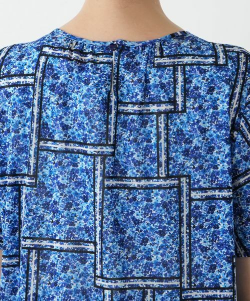 Leilian PLUS HOUSE / レリアンプラスハウス シャツ・ブラウス | フラワー柄クルーネックブラウス | 詳細11