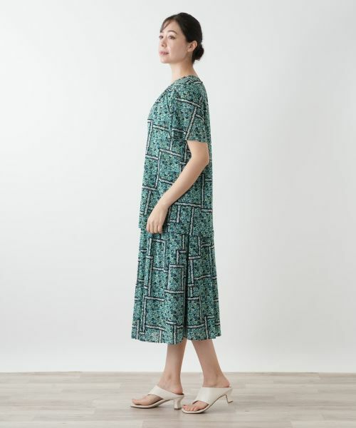 Leilian PLUS HOUSE / レリアンプラスハウス シャツ・ブラウス | フラワー柄クルーネックブラウス | 詳細2