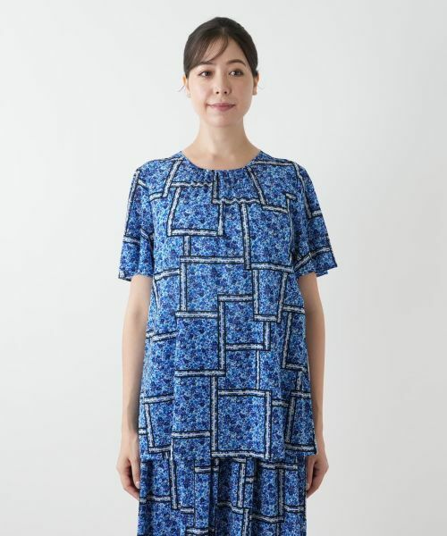 Leilian PLUS HOUSE / レリアンプラスハウス シャツ・ブラウス | フラワー柄クルーネックブラウス | 詳細7