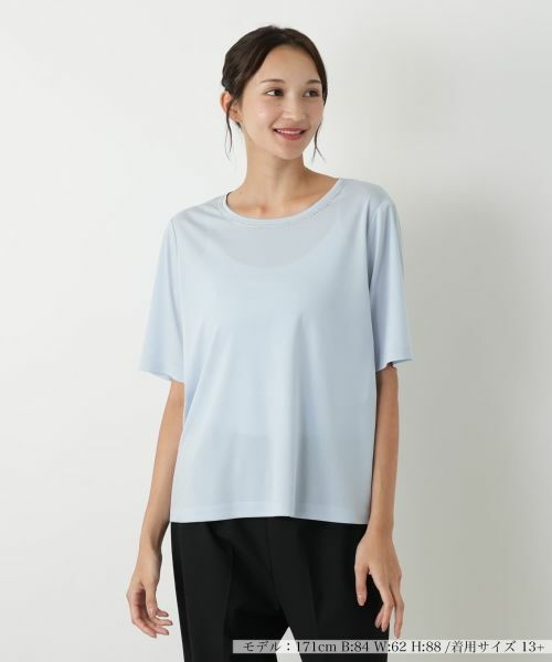 Leilian PLUS HOUSE/レリアンプラスハウス ビジューネックカットソー サックスブルー 13+ Leilian PLUS HOUSE/レリアンプラスハウス ビジューネックカットソー サックスブルー 13+