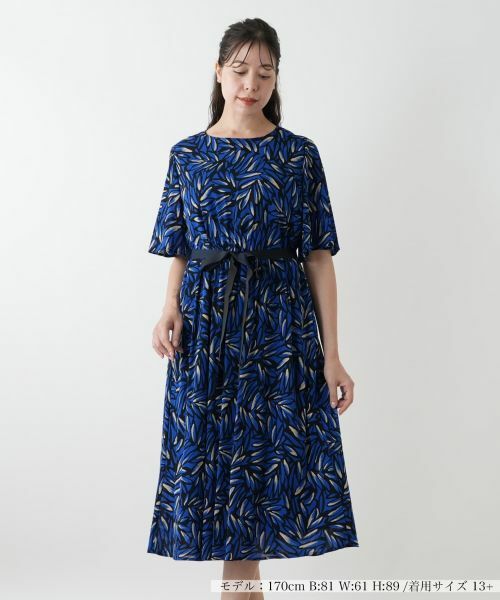 Leilian PLUS HOUSE/レリアンプラスハウス プリントプリーツワンピース【Leilian WHITE LABEL】 ロイヤルブルー 17+ Leilian PLUS HOUSE/レリアンプラスハウス プリントプリーツワンピース【Leilian WHITE LABEL】 ロイヤルブルー 17+