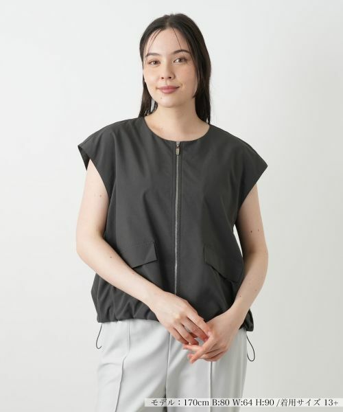 Leilian PLUS HOUSE/レリアンプラスハウス ジップアップベスト【プラス企画】 チャコールグレー 13+ Leilian PLUS HOUSE/レリアンプラスハウス ジップアップベスト【プラス企画】 チャコールグレー 13+