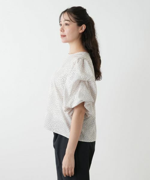 Leilian PLUS HOUSE / レリアンプラスハウス シャツ・ブラウス | フラワープリントブラウス【NEMIKA】 | 詳細8