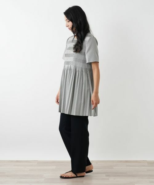 Leilian PLUS HOUSE / レリアンプラスハウス シャツ・ブラウス | ギャザー切替フレアブラウス【Leilian WHITE LABEL】 | 詳細2