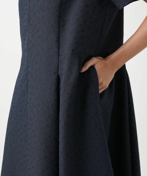 Leilian PLUS HOUSE / レリアンプラスハウス ドレス | 光沢ジャカードVネックワンピース | 詳細10