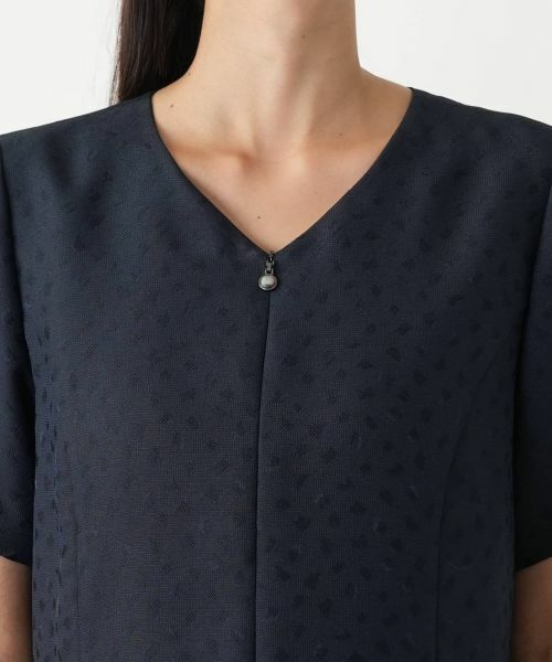 Leilian PLUS HOUSE / レリアンプラスハウス ドレス | 光沢ジャカードVネックワンピース | 詳細7