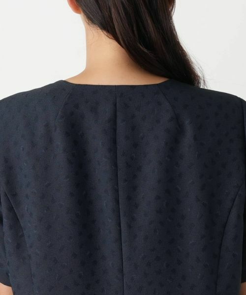 Leilian PLUS HOUSE / レリアンプラスハウス ドレス | 光沢ジャカードVネックワンピース | 詳細8