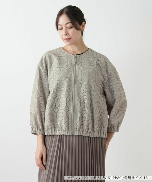 Leilian PLUS HOUSE/レリアンプラスハウス ノーカラーブルゾン【Leilian WHITE LABEL】 キャメル系 13+ Leilian PLUS HOUSE/レリアンプラスハウス ノーカラーブルゾン【Leilian WHITE LABEL】 キャメル系 13+