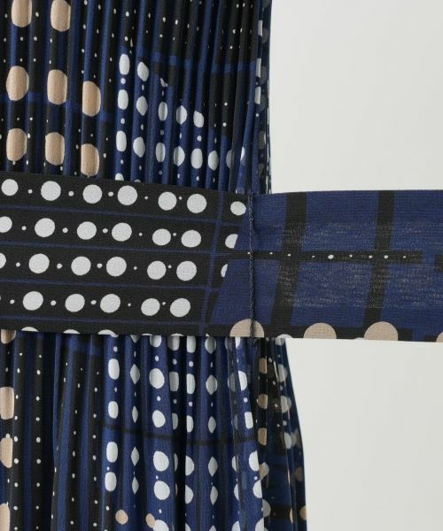 Leilian PLUS HOUSE / レリアンプラスハウス ドレス | ドットプリーツワンピース【ROCHAS Premiere】 | 詳細11