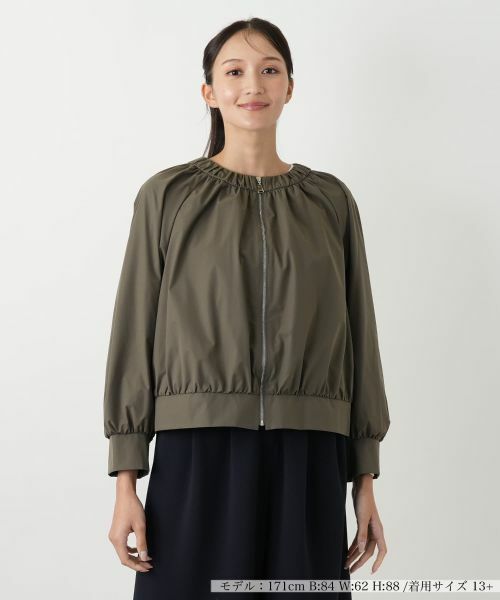 Leilian PLUS HOUSE/レリアンプラスハウス ノーカラーブルゾン【プラス企画】 カーキ系 13+ Leilian PLUS HOUSE/レリアンプラスハウス ノーカラーブルゾン【プラス企画】 カーキ系 13+