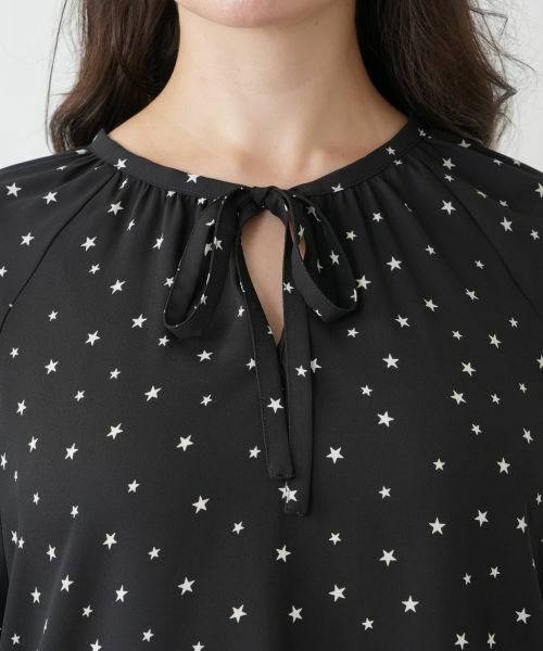 Leilian PLUS HOUSE / レリアンプラスハウス シャツ・ブラウス | 星柄プリントリボンブラウス【NEMIKA】 | 詳細10