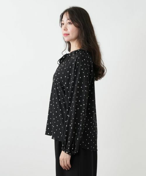Leilian PLUS HOUSE / レリアンプラスハウス シャツ・ブラウス | 星柄プリントリボンブラウス【NEMIKA】 | 詳細8