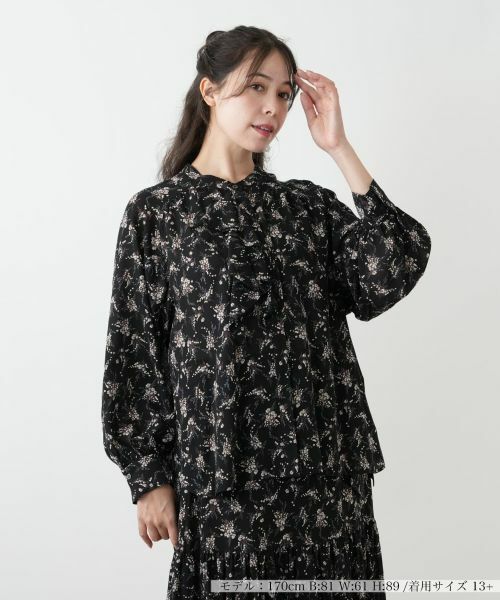 Leilian PLUS HOUSE/レリアンプラスハウス フラワー柄ボウタイブラウス【BOURGE】 ブラック 13+ Leilian PLUS HOUSE/レリアンプラスハウス フラワー柄ボウタイブラウス【BOURGE】 ブラック 13+