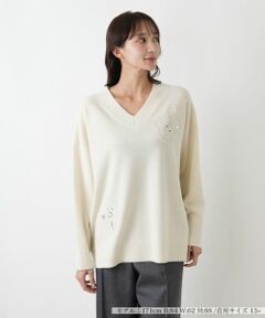 Leilian PLUS HOUSE / レリアンプラスハウス ニット・セーター | Vネックモチーフプルオーバー【BOURGE】