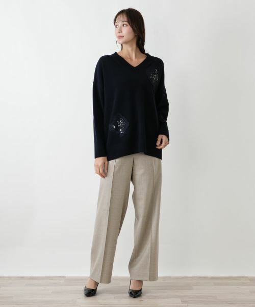 Leilian PLUS HOUSE / レリアンプラスハウス ニット・セーター | Vネックモチーフプルオーバー【BOURGE】 | 詳細1