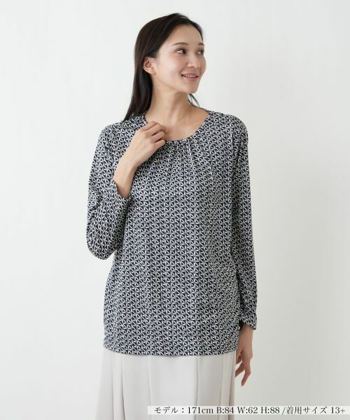 Leilian PLUS HOUSE / レリアンプラスハウス カットソー | ギャザーネックプルオーバー【ROCHAS Premiere】（ネイビー）