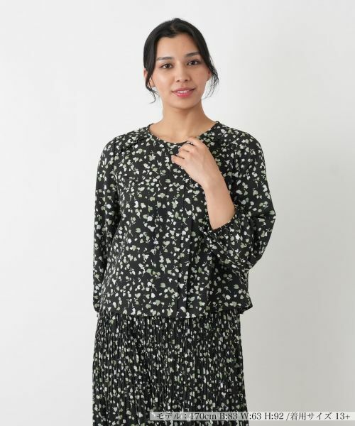 Leilian PLUS HOUSE / レリアンプラスハウス シャツ・ブラウス | フラワープリント ギャザーブラウス【Leilian WHITE LABEL】（ピーコックグリーン）