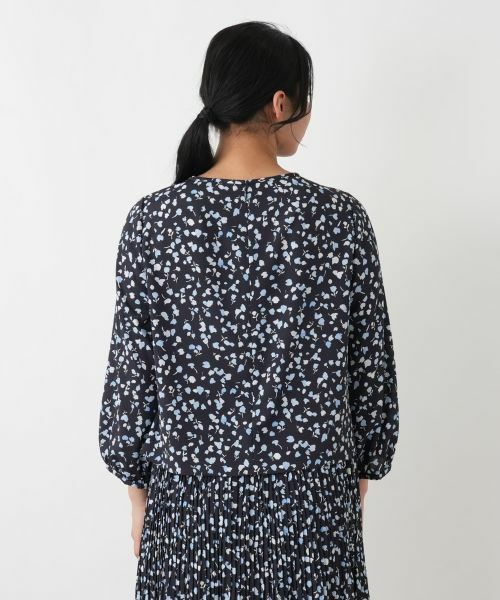 Leilian PLUS HOUSE / レリアンプラスハウス シャツ・ブラウス | フラワープリント ギャザーブラウス【Leilian WHITE LABEL】 | 詳細9