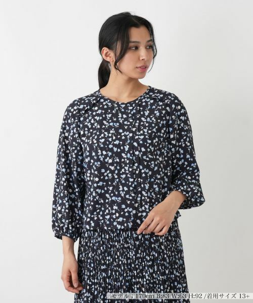 Leilian PLUS HOUSE / レリアンプラスハウス シャツ・ブラウス | フラワープリント ギャザーブラウス【Leilian WHITE LABEL】（コバルトブルー）