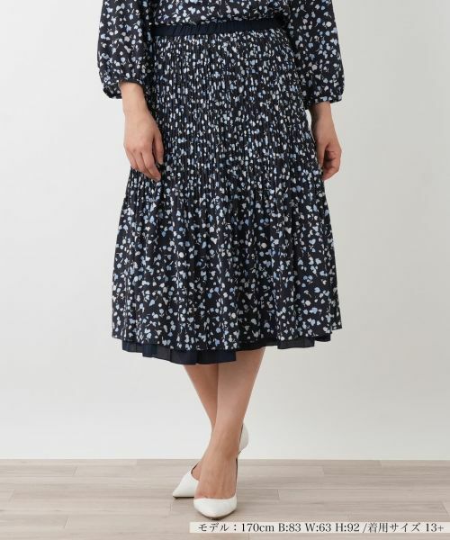 Leilian PLUS HOUSE / レリアンプラスハウス ロング・マキシ丈スカート | リバーシブル フラワープリント プリーツスカート【Leilian WHITE LABEL】（コバルトブルー）