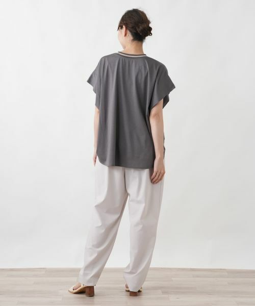 Leilian PLUS HOUSE / レリアンプラスハウス カットソー | ラッフルニュアンスジャージプルオーバー【SORAGE】 | 詳細17