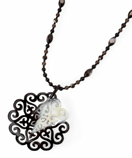 Leilian PLUS HOUSE / レリアンプラスハウス ネックレス・ペンダント・チョーカー | 透かし彫りペンダント（ブラック）