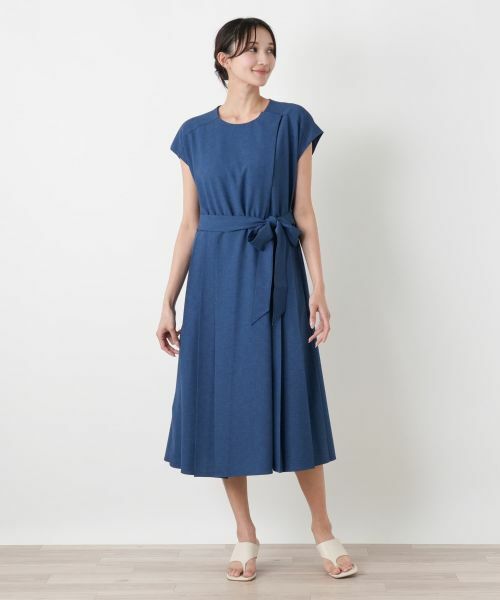 Leilian PLUS HOUSE / レリアンプラスハウス ドレス | サイドプリーツワンピース【大妻女子大学コラボ商品】 | 詳細1