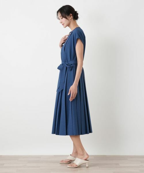 Leilian PLUS HOUSE / レリアンプラスハウス ドレス | サイドプリーツワンピース【大妻女子大学コラボ商品】 | 詳細2