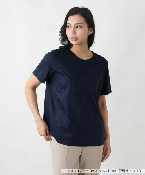 Leilian PLUS HOUSE / レリアンプラスハウス Tシャツ | 花柄カットソー【ROCHAS Premiere】（ネイビー）