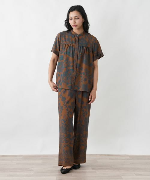 Leilian PLUS HOUSE / レリアンプラスハウス シャツ・ブラウス | ボタニカルプリントギャザーブラウス【プラス企画】 | 詳細1