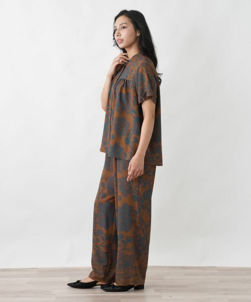 Leilian PLUS HOUSE / レリアンプラスハウス シャツ・ブラウス | ボタニカルプリントギャザーブラウス【プラス企画】 | 詳細2