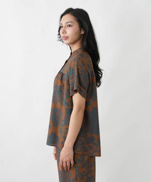 Leilian PLUS HOUSE / レリアンプラスハウス シャツ・ブラウス | ボタニカルプリントギャザーブラウス【プラス企画】 | 詳細5