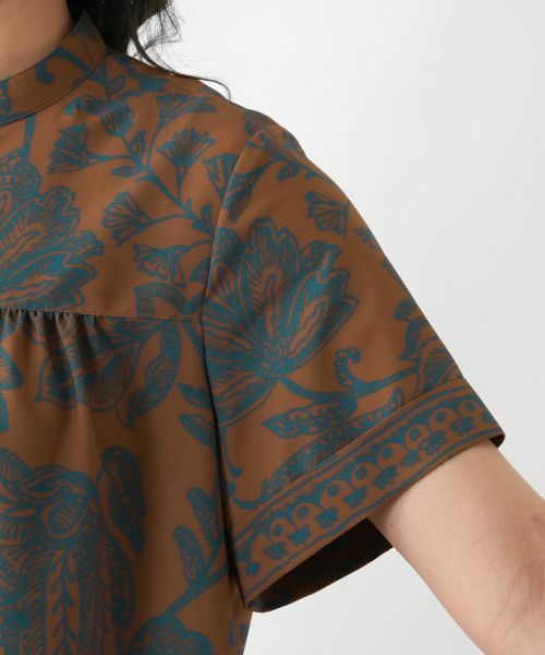 Leilian PLUS HOUSE / レリアンプラスハウス シャツ・ブラウス | ボタニカルプリントギャザーブラウス【プラス企画】 | 詳細9