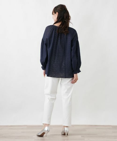 Leilian PLUS HOUSE / レリアンプラスハウス シャツ・ブラウス | カットワークギャザーブラウス【Leilian WHITE LABEL】 | 詳細24