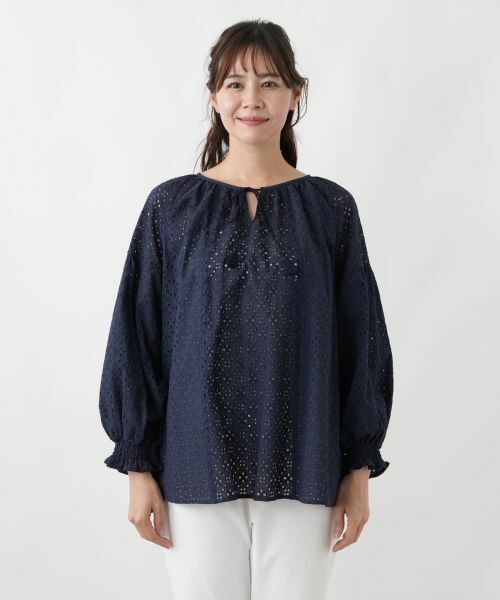 Leilian PLUS HOUSE / レリアンプラスハウス シャツ・ブラウス | カットワークギャザーブラウス【Leilian WHITE LABEL】 | 詳細25