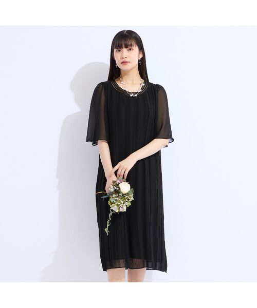 Liliane Burty(Lサイズ) / リリアンビューティ ミニ丈・ひざ丈ワンピース | ソフトジョーゼット刺繍プリーツ加工ワンピース | 詳細1