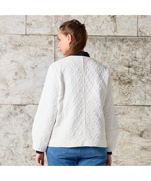 Liliane Burty(Lサイズ) / リリアンビューティ ノーカラージャケット | 【L~4L】フラワージャカード中綿ジャケット | 詳細4