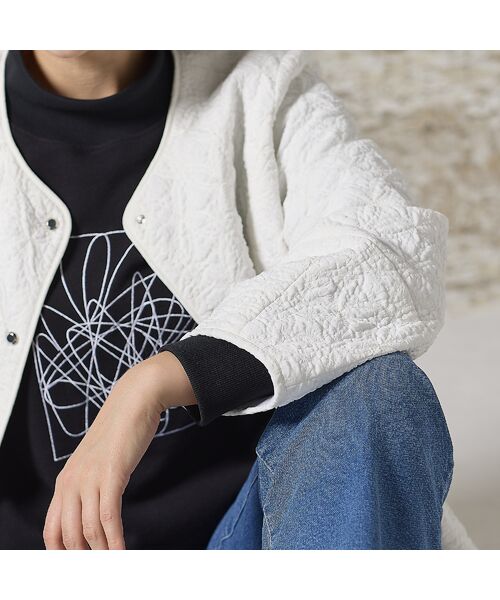 Liliane Burty(Lサイズ) / リリアンビューティ ノーカラージャケット | 【L~4L】フラワージャカード中綿ジャケット | 詳細7