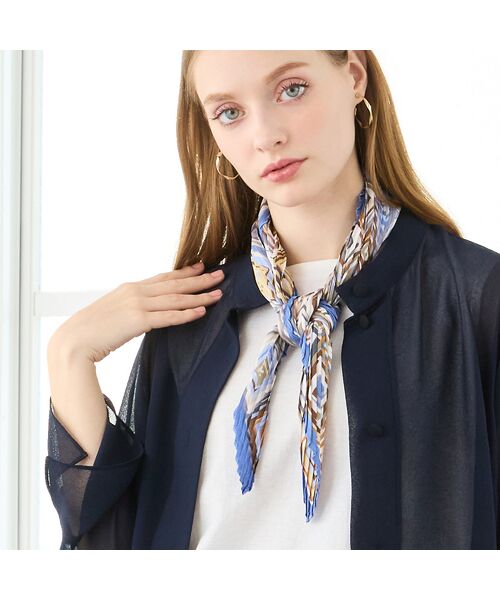 Liliane Burty（Lサイズ） / リリアンビューティ バンダナ・スカーフ | ウォッシャブル幾何柄プリーツスカーフ（ブルー）