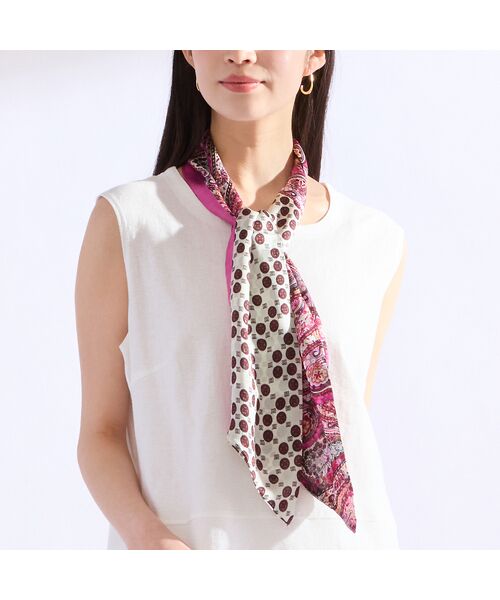 Liliane Burty（Lサイズ） / リリアンビューティ バンダナ・スカーフ | 幾何×ペイズリーシルクスカーフ（ピンク）