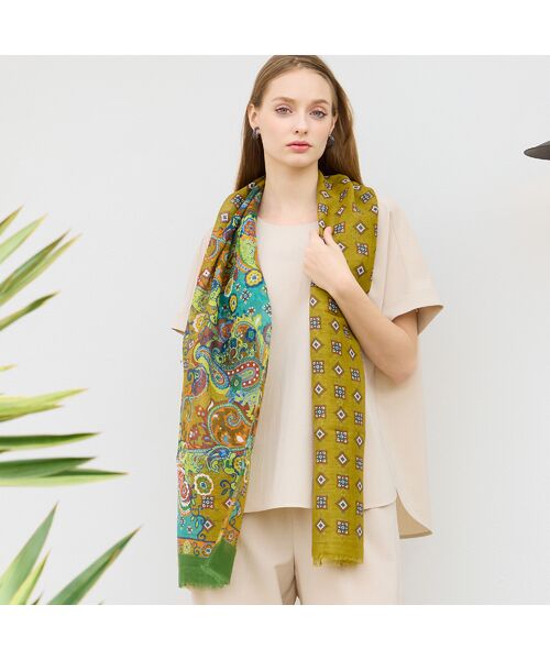 Liliane Burty（Lサイズ） / リリアンビューティ マフラー・ショール・スヌード・ストール | イタリア製　ペイズリープリントストール（イエロー）