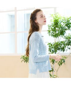 <font color='#0063B1'><b>清涼感のあるさらり素材　旬のソルベカラーニット</font><br><br>【S・Mサイズ展開商品】<br>【小さいサイズあり】<br>【五泉ニット】【手洗い可】</b><br><br>程よい肉感のある8ゲージニット。前身頃部分に編地変化を持たせています。軽量で清涼感のある和紙を使用したプルオーバーニット。シャリ感が気持ちよく手洗いも可能なサマーニット。エクラの人気素材です。<br><br>新潟の工場で丁寧にお作りしたメイドインジャパンのニットです。<br><br>〈五泉ニット〉<br>Gosen　Knit　は、日本一のニット産地、新潟県「五泉市」でつくられています。ニットを知り尽くした知識と技術を作るセンスが込められた一着です。思わず誰かに自慢したくなるような確かな価値をお楽しみください。<br><br><b>◆コーディネート◆</b><br><br>爽やかなソルベカラーのニット。清涼感のある素材と程よく甘く、優しい色味。優しい色味のスカートを合わせれば今年らしい着こなしに。透明感のあるネックレスを合わせれば旬のコーデが完成。<br><br>外国人モデル身長：172cm　着用サイズ：S<br>日本人モデル身長：167cm　着用サイズ：S<br><br><b>◆商品ポイント◆</b><br><br>素材の厚さ　：普通<br>素材の透け感：透けない<br>素材の光沢　：光沢がない<br>素材の伸縮性：ある<br>袖丈　　　　：長袖　ドロップショルダー<br>手洗い　　　：可<br>スリット　　：裾にあり<br><br><b>◆リリアンビューティエクラ◆</b>【S・Mサイズ】<br><br>洗練された大人のファッションを楽しむ、アクティブで魅力ある女性のためのブランド。 Sサイズをベースに「着心地」「シルエット」にこだわりを持ったコンテンポラリーなコレクション。 リュクスな雰囲気を演出するSーMサイズを提案します。<br> <br>※撮影環境により　光の当たり具合で色味が違って見える場合があります。 <br>※モデル画像はサンプルを使用しているため、色味やサイズ・プリント位置・仕様などに変更がある場合がございます。 ご了承くださいませ。<br>※Mサイズは一部商品にて展開　オンラインショップと一部店舗のみの限定商品となっております<BR>