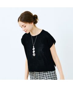 <font color='#0063B1'><b>ポンチョの様なシルエット、オーバーサイズで楽しめるサマーニット</font><br><br>【S～Mフリーサイズ展開商品】<br>【五泉ニット】<br></b><br>きれいな目面のハイゲージニット。編地変化でドットの模様を表現。<br><br>長方形の形に衿ぐりと袖が通るようになったフリーサイズ仕立て。タンクトップの上に重ねて着るだけで楽しめるデザインアイテム。秋口になったらハイネックTシャツの上に羽織ってベストとして着ても◎。<br><br>新潟の工場で丁寧にお作りしたメイドインジャパンのニットです。<br><br>〈五泉ニット〉<br>Gosen　Knit　は、日本一のニット産地、新潟県「五泉市」でつくられています。ニットを知り尽くした知識と技術を作るセンスが込められた一着です。思わず誰かに自慢したくなるような確かな価値をお楽しみください。<br><br><b>◆コーディネート◆</b><br><br>オーバーサイズでお作りしているので身頃の締め付け感が無くラクチン。透け感があり風通しの良いデザインも嬉しい。<br><br>肩までカバ-してくれるので気になる部分を隠しつつ楽しめます。<br>スカート・パンツどちらとも合わせやすい丈感。<br>衿元にはネックレスをアクセントにすると◎。<br><br>外国人モデル身長：172cm　着用サイズ：S<br>日本人モデル身長：167cm　着用サイズ：S<br><br><b>◆商品ポイント◆</b><br><br>素材の厚さ　：普通<br>素材の透け感：編地部分によりやや透け感がある<br>素材の光沢　：光沢がない<br>スリット　　：サイドにあり<br>手洗い　　　：不可<br><br><b>◆リリアンビューティエクラ◆</b>【S・Mサイズ】<br><br>洗練された大人のファッションを楽しむ、アクティブで魅力ある女性のためのブランド。 Sサイズをベースに「着心地」「シルエット」にこだわりを持ったコンテンポラリーなコレクション。 リュクスな雰囲気を演出するSーMサイズを提案します。<br> <br>※撮影環境により　光の当たり具合で色味が違って見える場合があります。 <br>※モデル画像はサンプルを使用しているため、色味やサイズ・プリント位置・仕様などに変更がある場合がございます。 ご了承くださいませ。<br>※Mサイズは一部商品にて展開　オンラインショップと一部店舗のみの限定商品となっております<BR>