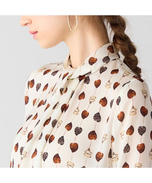 Liliane Burty ECLAT（Sサイズ） / リリアンビューティ エクラ シャツ・ブラウス | 【洗える】チョコレートプリントボウタイブラウス | 詳細11