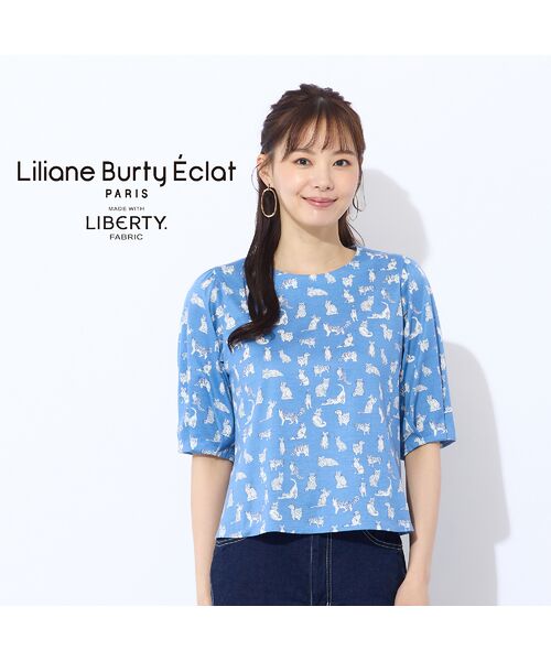 Liliane Burty ECLAT(Sサイズ)/リリアンビューティ エクラ 【洗える】リバティ ねこ/フラワープリントTシャツ ライトブルー M Liliane Burty ECLAT(Sサイズ)/リリアンビューティ エクラ 【洗える】リバティ ねこ/フラワープリントTシャツ ライトブルー M