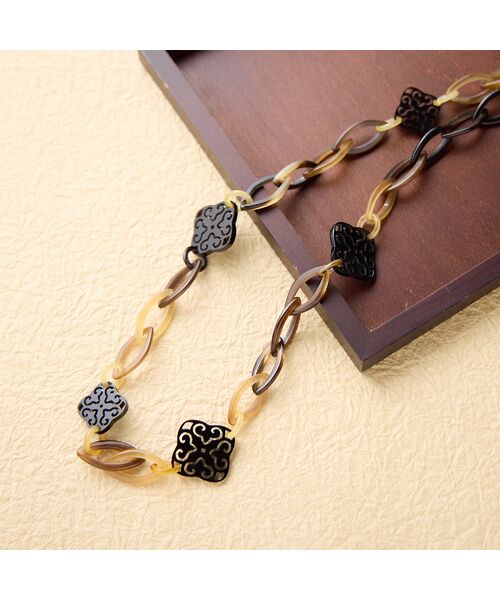 Liliane Burty ECLAT（Sサイズ） / リリアンビューティ エクラ ネックレス・ペンダント・チョーカー | 【一部店舗・オンラインショップ限定】ホーン透かし彫りトグルネックレス | 詳細6