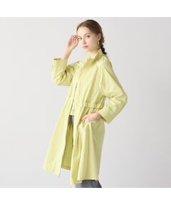 <font color='#0063B1'><b>色で魅せるハンサムシルエットコート</font><br><br>【S・Mサイズ展開商品】<br>【小さいサイズあり】<br>【豊富な色展開】【紫外線防止】</b><br><br>伸縮性のある高密度メモリータフタ素材。ハリ感と滑らかな風合い、マットな光沢感が特徴。<br><br>スタンドカラーでハンサムな表情のタウンコート。すっきりとした見た目にウエストゴムでギャザーをよせてアクセントに。<br><br>裏無し仕様の軽やかな仕立て。さっと羽織るだけでスタイルが決まります。<br><br>豊富な色展開も魅力。カジュアルなライトベージュ・ブラウン・旬な色味のバターイエロー・絶妙な色加減のミルキーブルー　全４色ご用意しております。<br><br>イエローは生地同色ファスナー、それ以外は黒ファスナーの配色使いとなっています。<br><br><b>◆コーディネート◆</b><br><br>無駄を省いたハンサムなデザインの比翼コート。丈が長いと重くなりがちですが、裏無し仕立てで軽やかにおつくりしています。<br><br>程よいハリ感のある素材が旬な雰囲気。カジュアルからタウンスタイルまで広く合わせられるコートです。<br><br>外国人モデル身長：172cm　着用サイズ：S<br>日本人モデル身長：167cm　着用サイズ：S<br><br><b>◆商品ポイント◆</b><br><br>素材の厚さ　：普通<br>素材の透け感：透け感なし<br>素材の光沢　：微光沢感あり<br>素材の伸縮性：ある<br>裏地　　　　：なし<br>袖丈　　　　：長袖(ラグランスリーブ)　袖口ドット釦×1<br>前中心　　　：ファスナー　衿部分ドット釦あり<br>ポケット　　：サイドにあり<br>手洗い　　　：不可<br><br>◆リリアンビューティエクラ◆【S・Mサイズ】<br><br>洗練された大人のファッションを楽しむ、アクティブで魅力ある女性のためのブランド。 Sサイズをベースに「着心地」「シルエット」にこだわりを持ったコンテンポラリーなコレクション。 リュクスな雰囲気を演出するSーMサイズを提案します。<br> <br>※撮影環境により　光の当たり具合で色味が違って見える場合があります。 <br>※モデル画像はサンプルを使用しているため、色味やサイズ・プリント位置・仕様などに変更がある場合がございます。 ご了承くださいませ。<br>※Mサイズは一部商品にて展開　オンラインショップと一部店舗のみの限定商品となっております<BR>